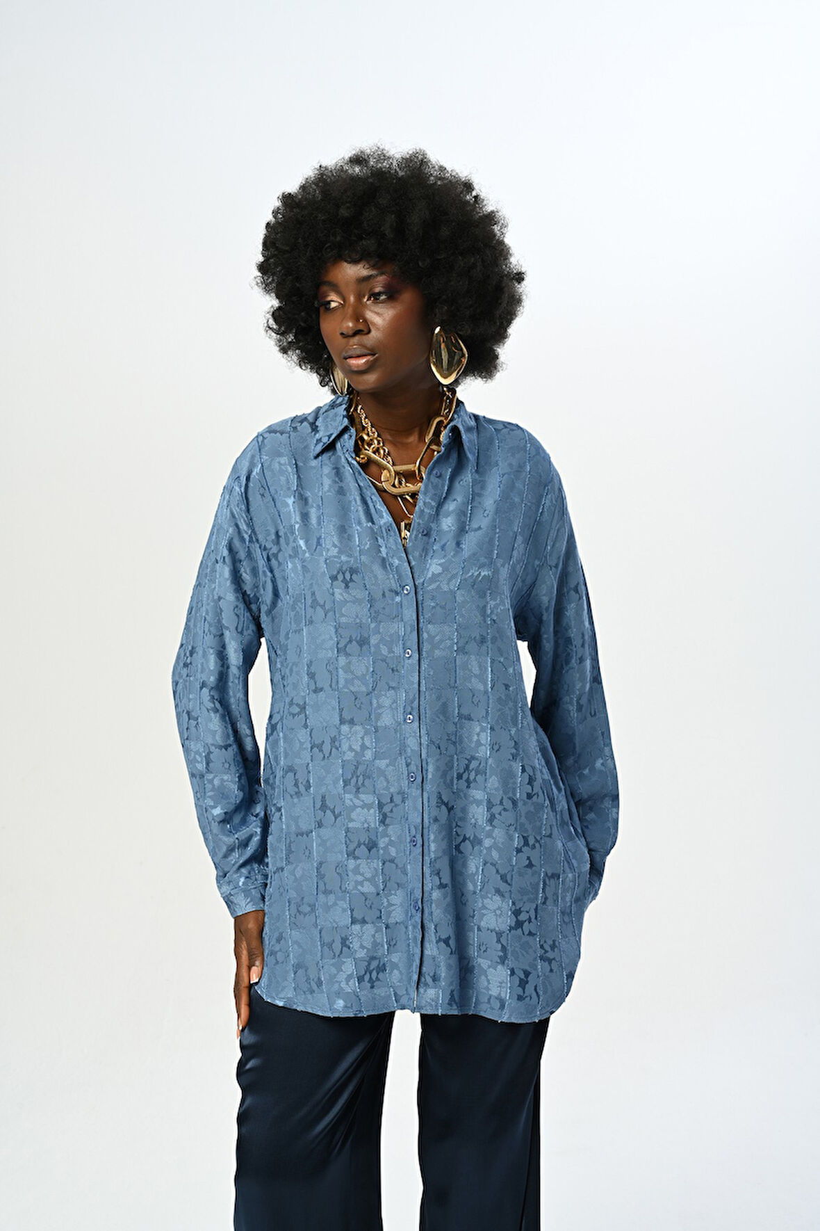 KADIN İNDİGO MAVİSİ KARIŞIK DESENLİ OVERSİZE KESİM GÖMLEK