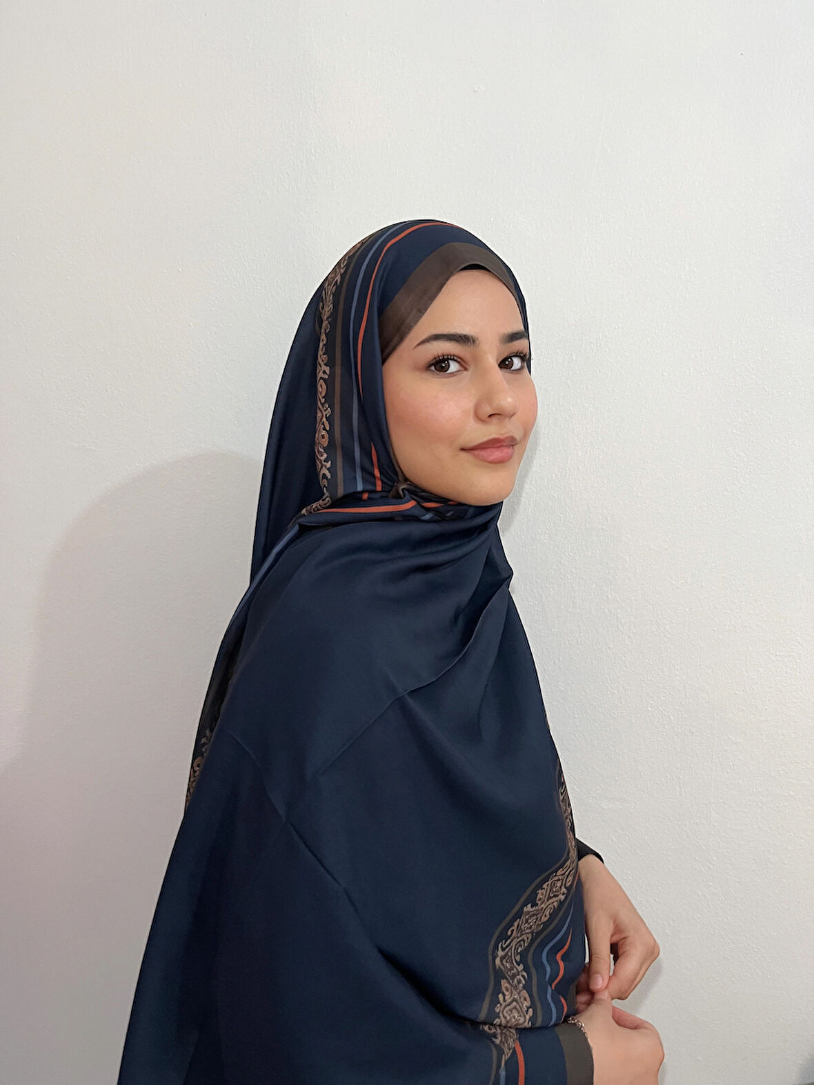 Aminenesil Etnik Düz Lacivert Renk Şal