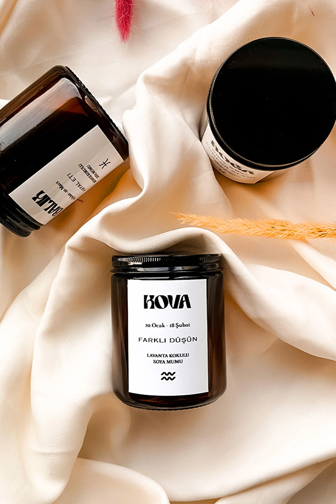 Kova Burcu Lavanta Kokulu %100 Soya Mumu Amber Kavanoz Mum