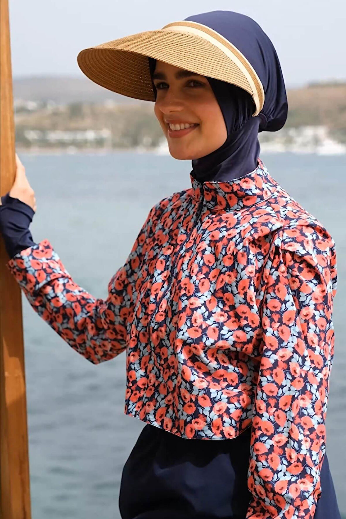Haşema Esila Çiçek Desenli Kırmızı Lacivert Jileli Tam Tesettür Mayo Üstü 2934