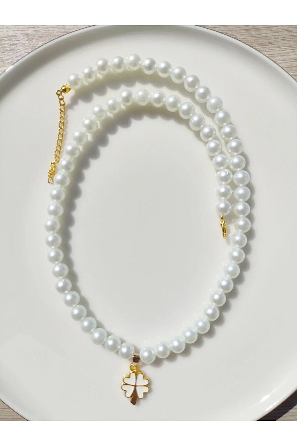 El Yapımı -İnci Parıltısıyla Yonca Gold Detaylı Kolye