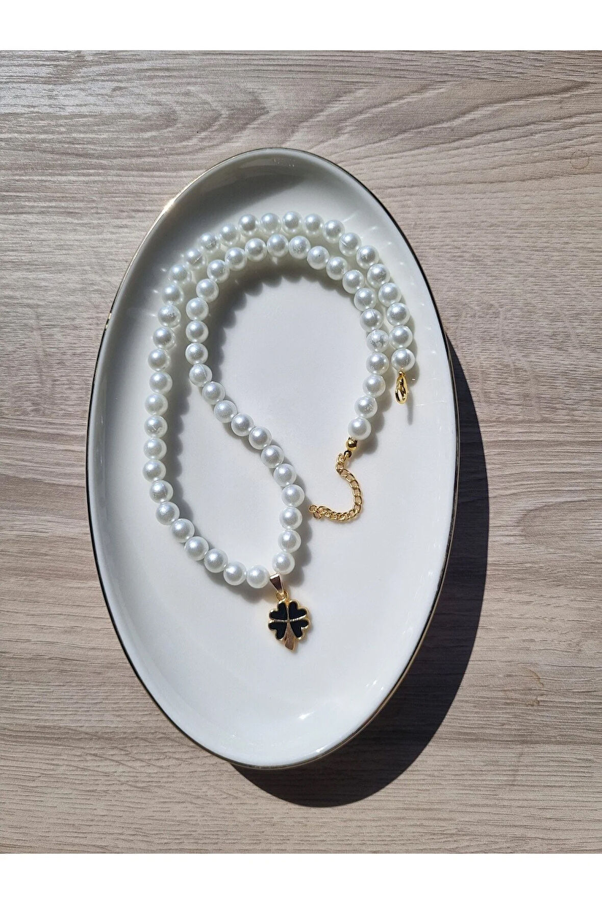 El Yapımı -İnci Parıltısıyla Yonca Gold Detaylı Kolye