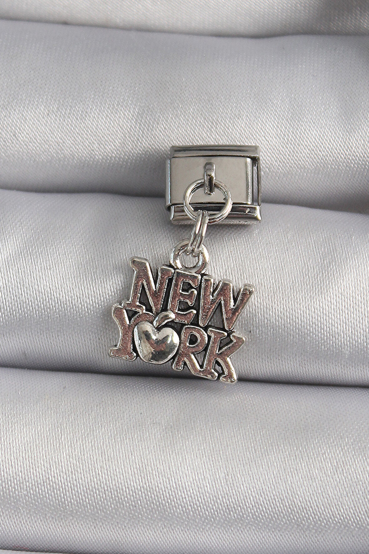 316L Çelik Gümüş Renk Sallantı New York Yazı Model Nomination Charm - TJ-BC1120