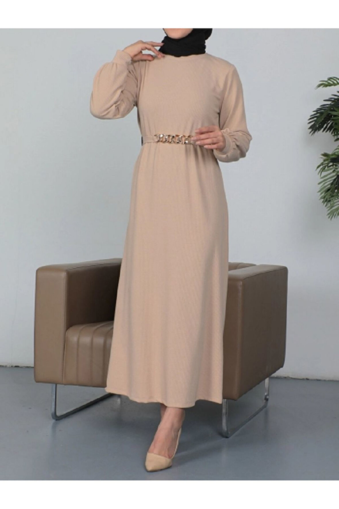 DİK YAKA FİTİLLİ ZİNCİR KUŞAKLI ELBİSE