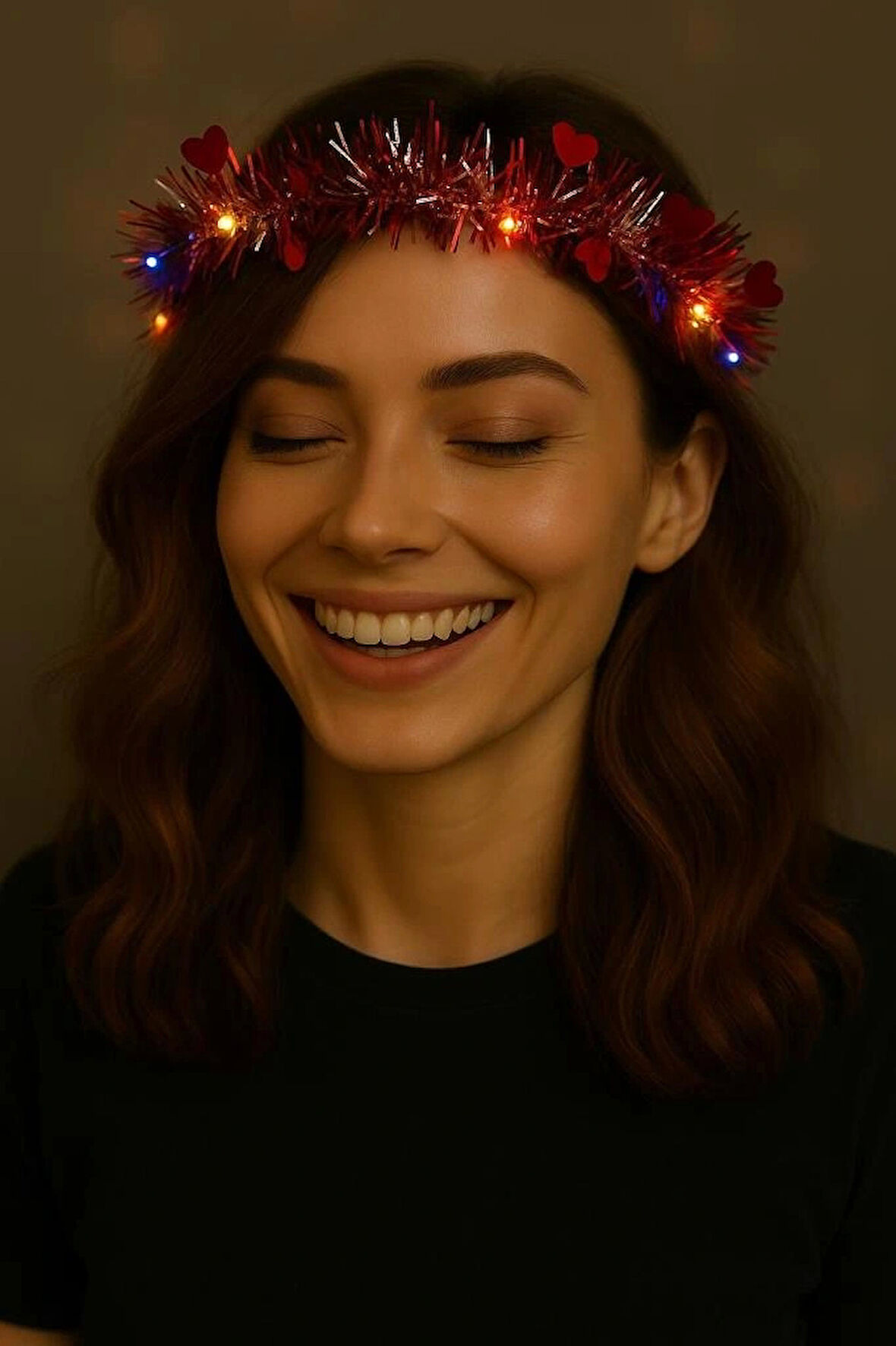 Nessiworld Kalp Püsküllü Gece Parıltısı 3 Modlu LED&amp;#39;li Işıklı Taç Kırmızı Renk