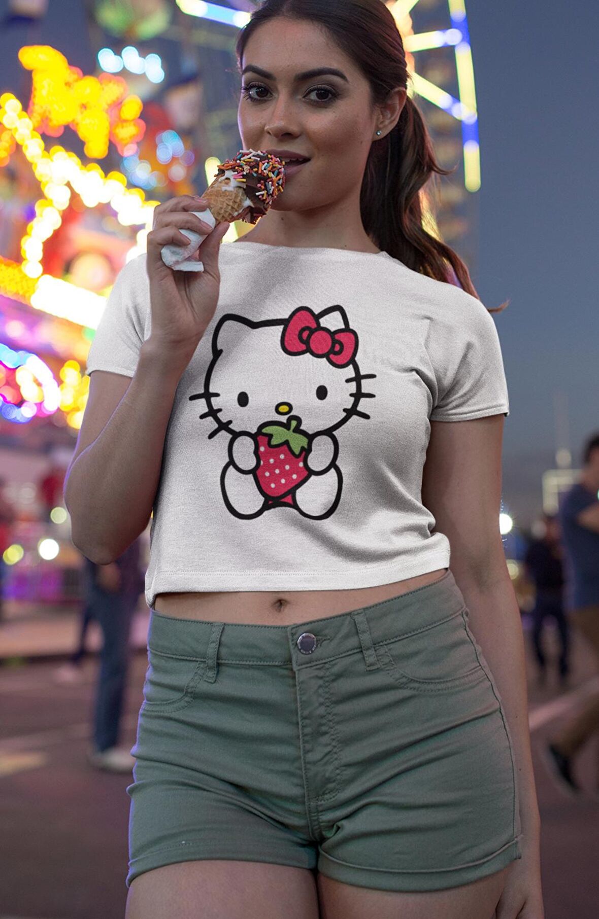 Çilekli Hello Kitty Baskılı Crop Top