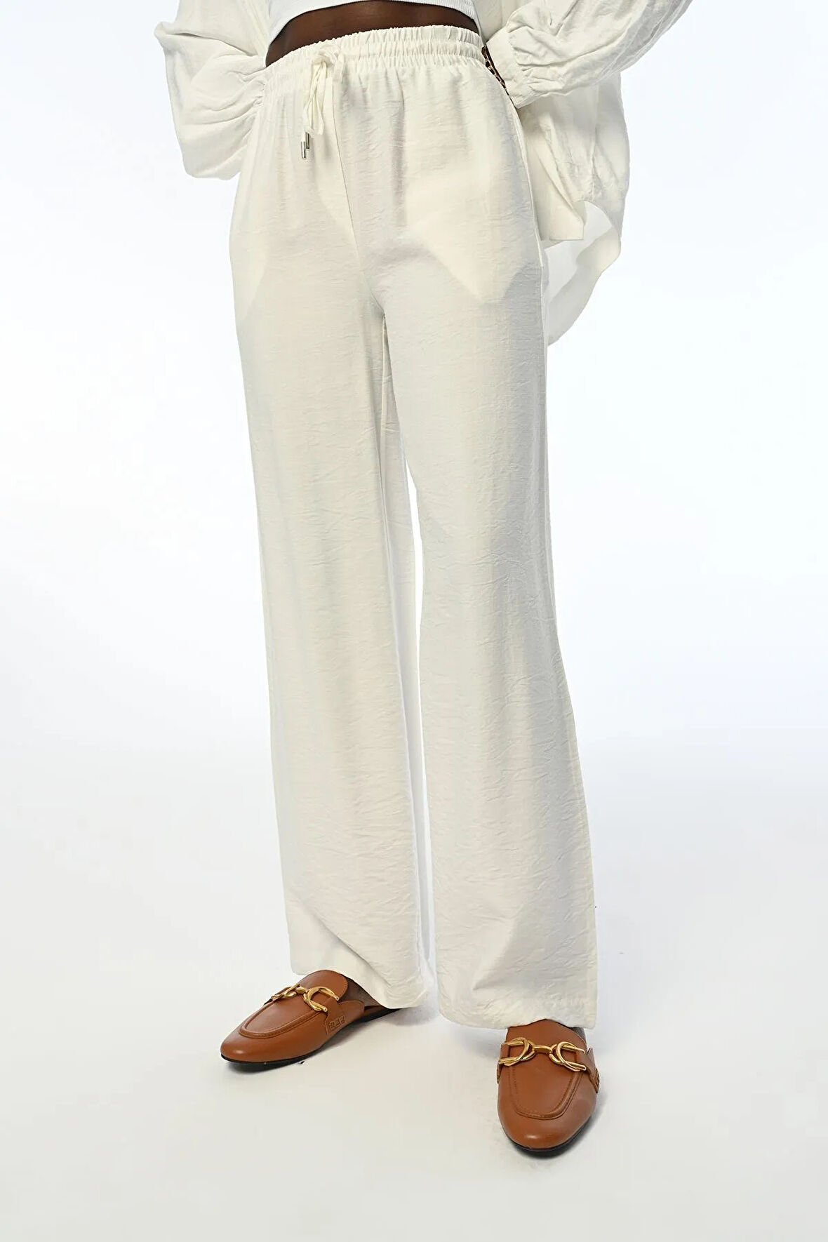 KADIN RAHAT KALIP BOL PAÇA BELİ LASTİKLİ DÜZ RENK PANTOLON