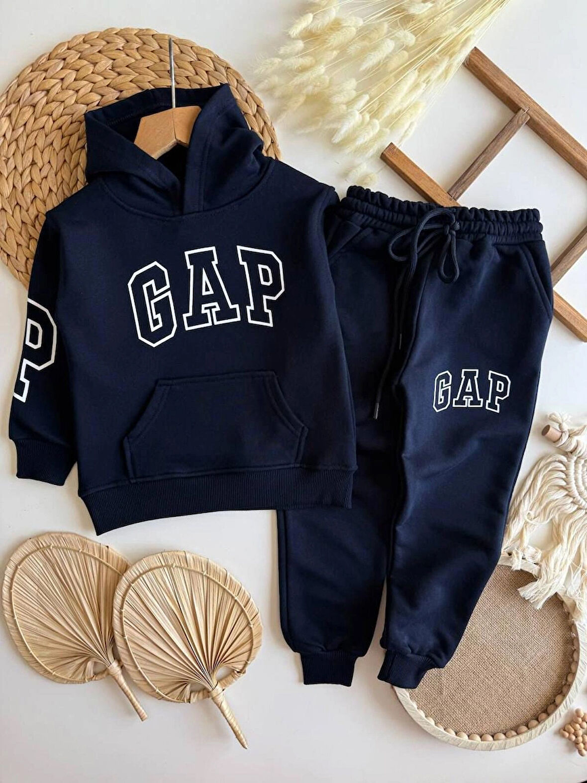 ERKEK ÇOCUK PAMUKLU KAPÜŞON DETAYLI 2'Lİ ALT ÜST TAKIM EŞOFMAN TAKIMI