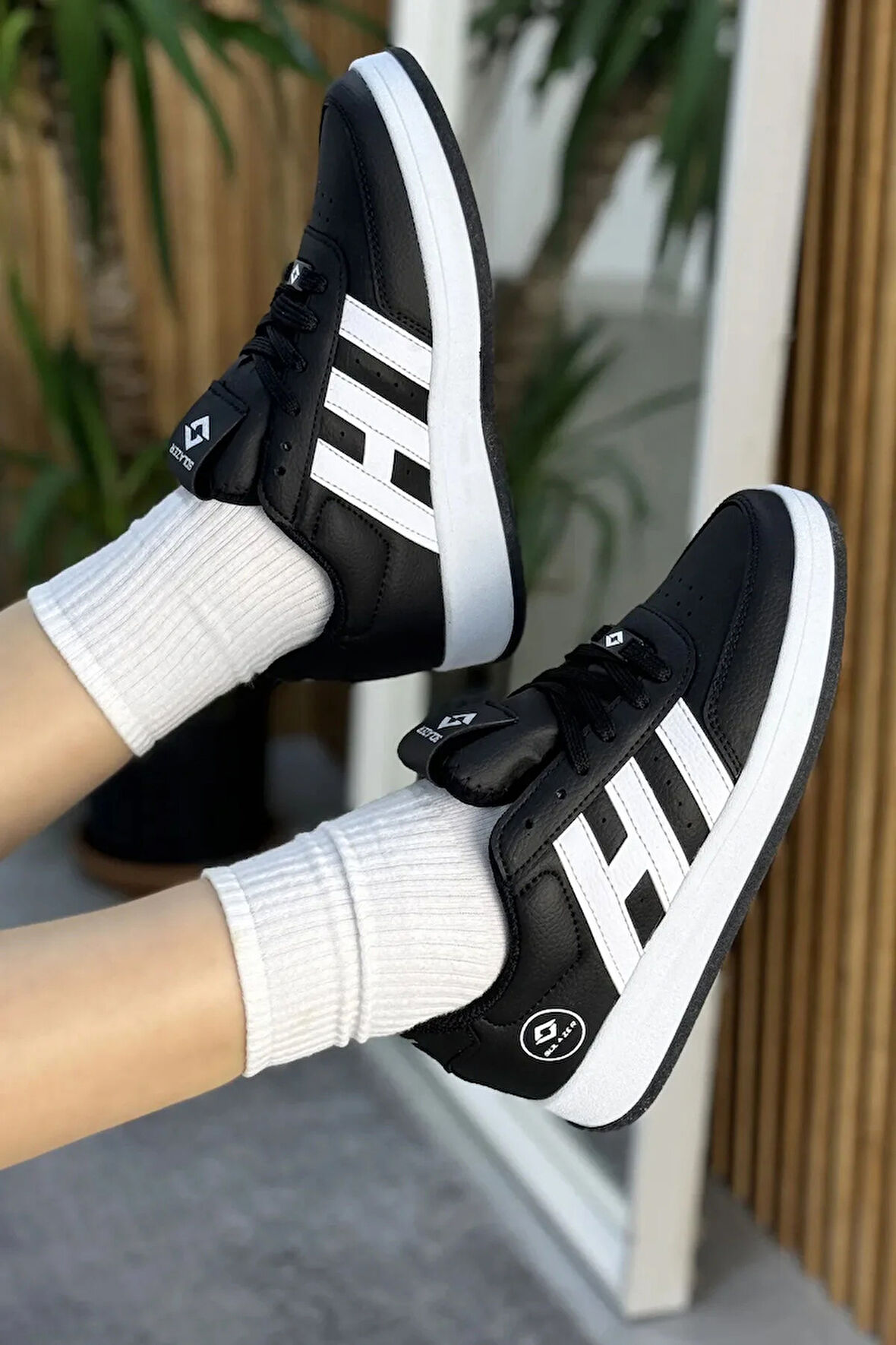 Kadın siyah beyaz  Ortopedik Taban a kalite ürün Cilt Sneaker 037 Siyah / 37