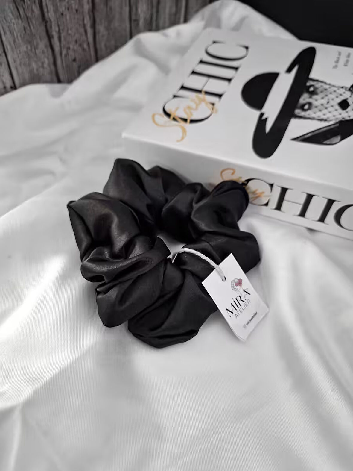 Kadın Saten Toka / M - Sonsuz Siyah – Tekli Lüks Lastik Model Scrunchie