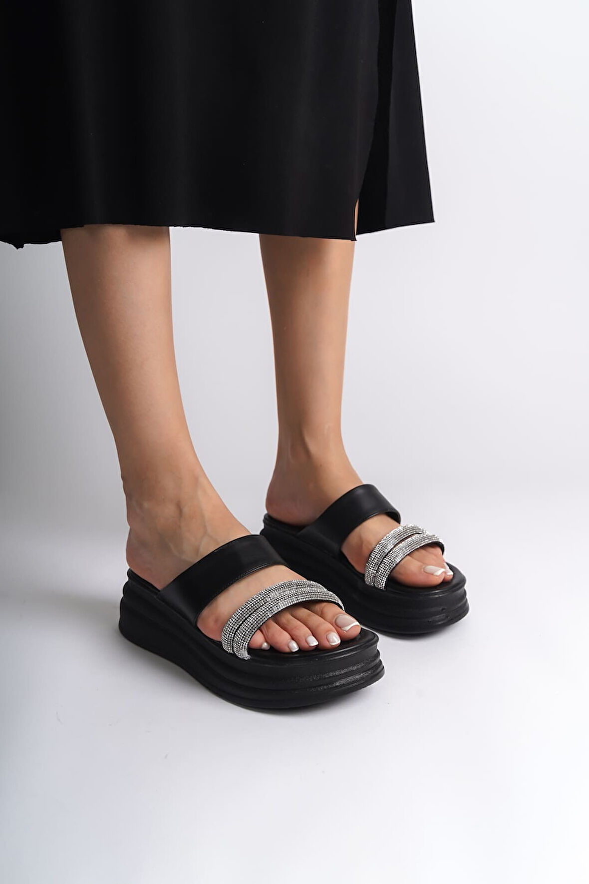 SARAH Düz Topuklu Taşlı Şeritli Kalın ve Ortopedik Taban Kadın Terlik CST - Siyah