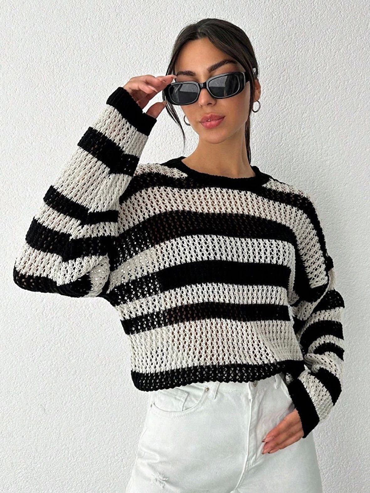 Çizgili bisiklet yaka triko kazak beyazsiyah