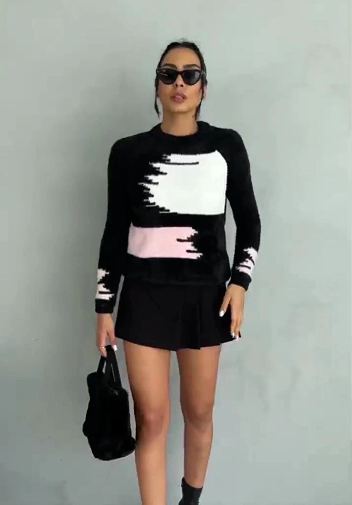 Bıyıklı triko kazak siyah