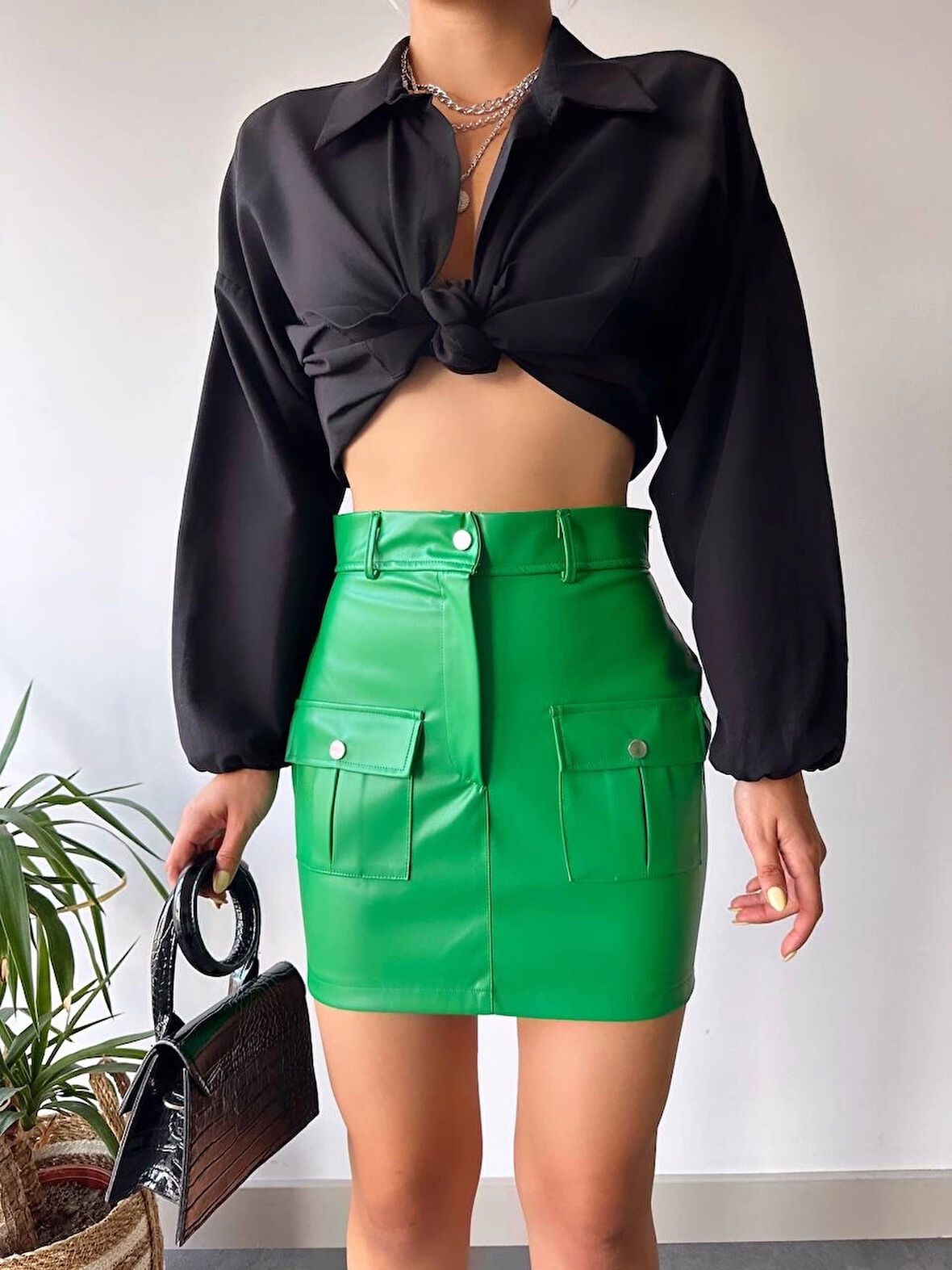 Önden iki cepli deri etek yeşil h240040