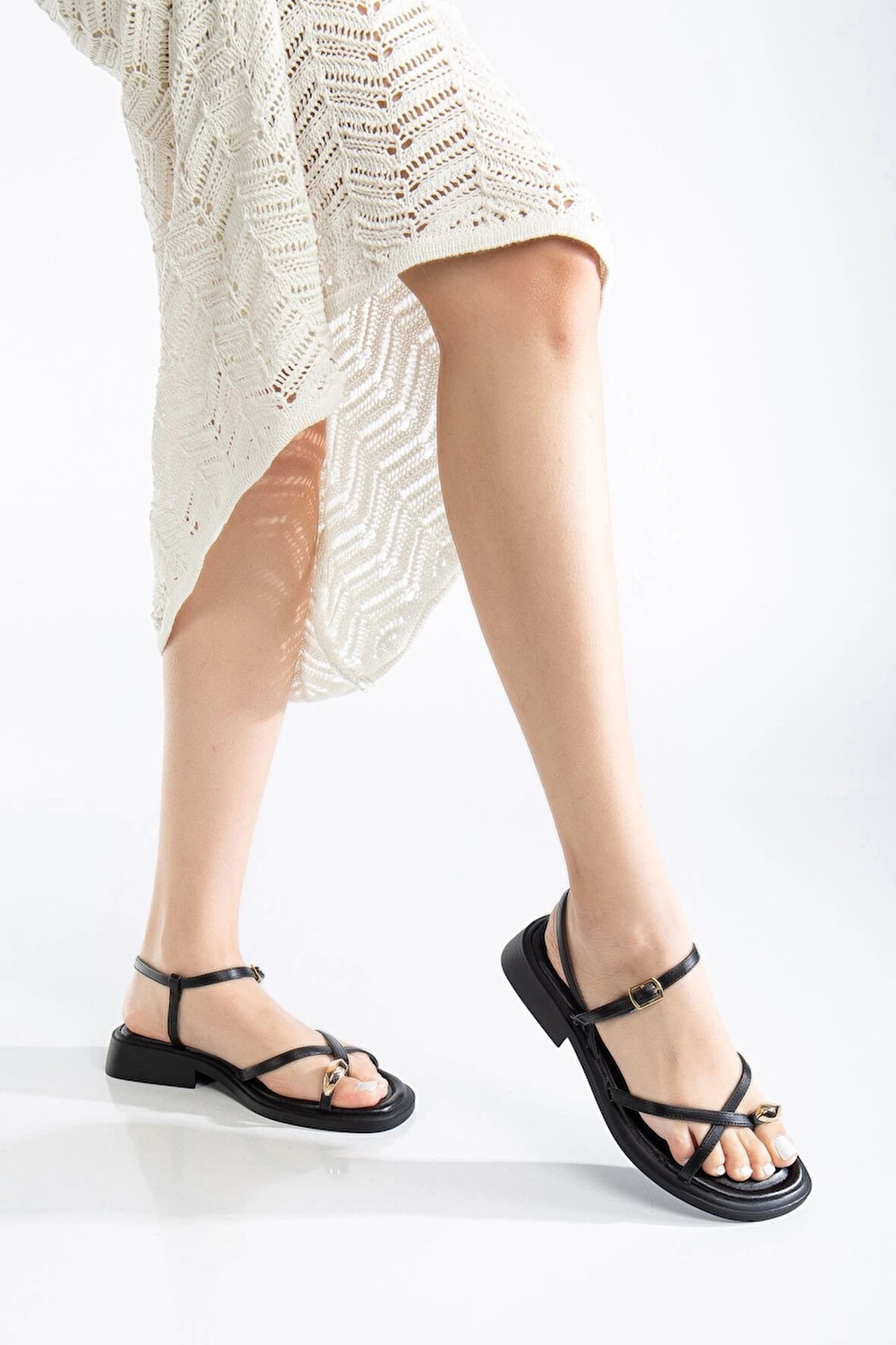 Nordi Siyah Cilt Kemerli Sandalet