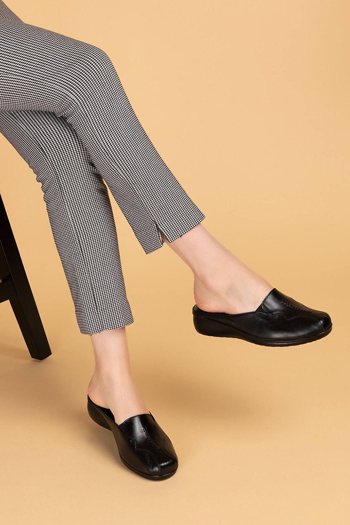 Gondol Hakiki Deri Ev Terliği   ÖZL.324