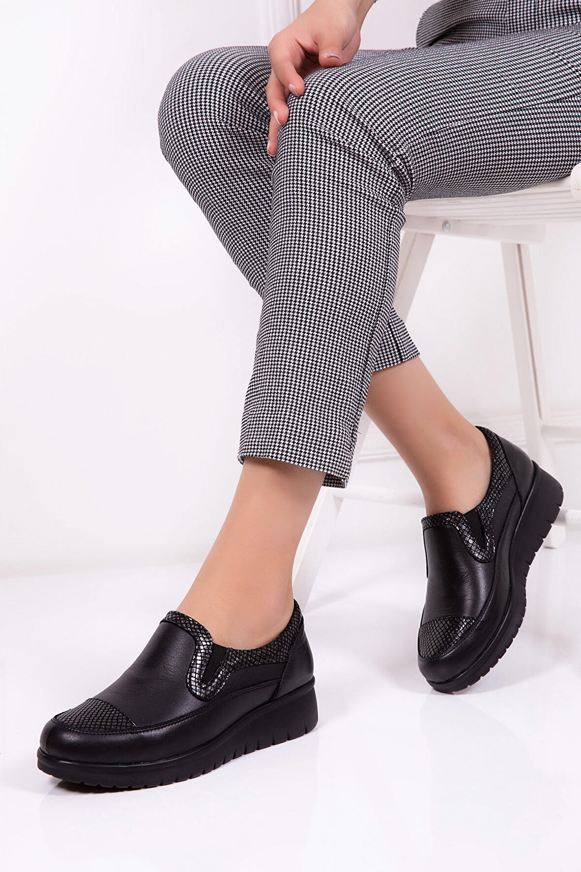 Gondol Hakiki Deri Sim Detaylı Anatomik Ayakkabı  elnr.5757