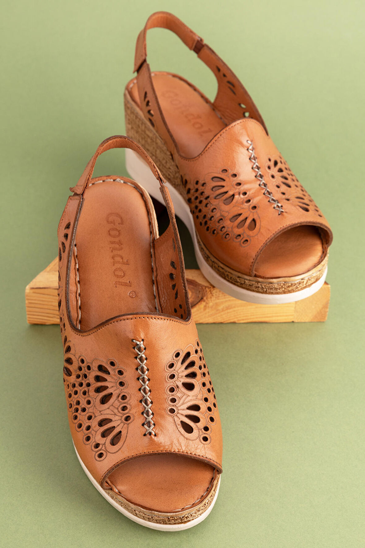 Gondol Hakiki Deri Dolgu Topuklı Yumuşak Taban Rahat Sandalet irm.77