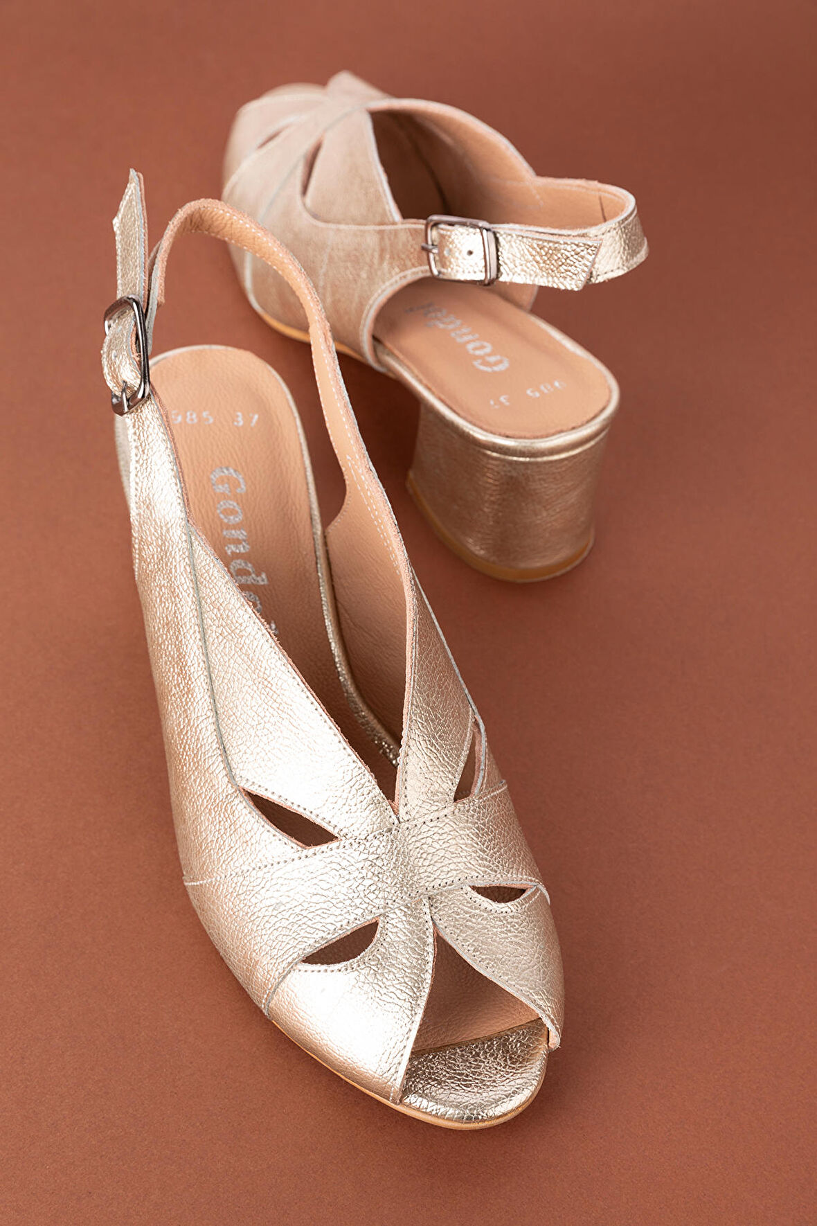 Gondol Hakiki Deri Klasik Topuklu Ayakkabı şhn.985