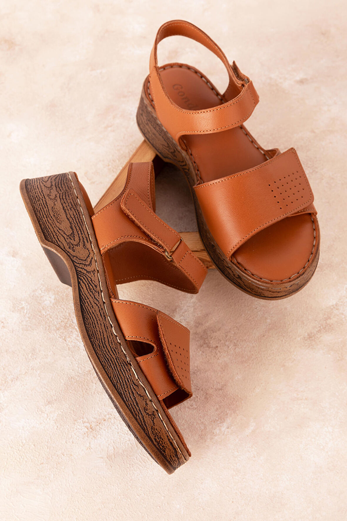 Gondol Kadın Hakiki Deri Günlük Rahat Cırtlı Sandalet iz.8403