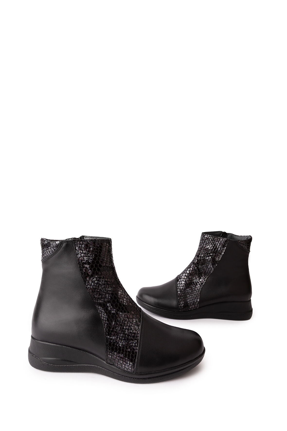 Gondol Kadın Hakiki Deri Yılan Detaylı  Bot elnr.5912