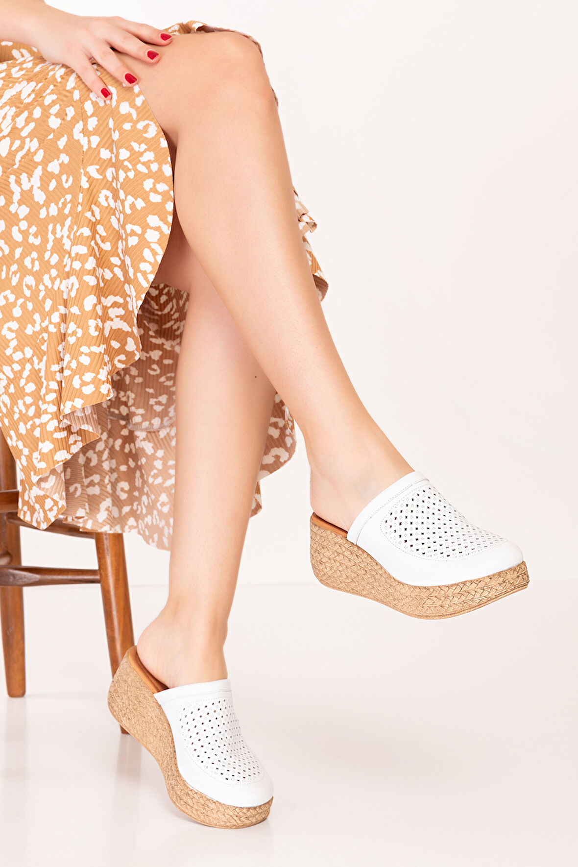 Gondol Kadın Hakiki Deri Platform Tabanlı Sabo Terlik anl.3244 - Beyaz - 40