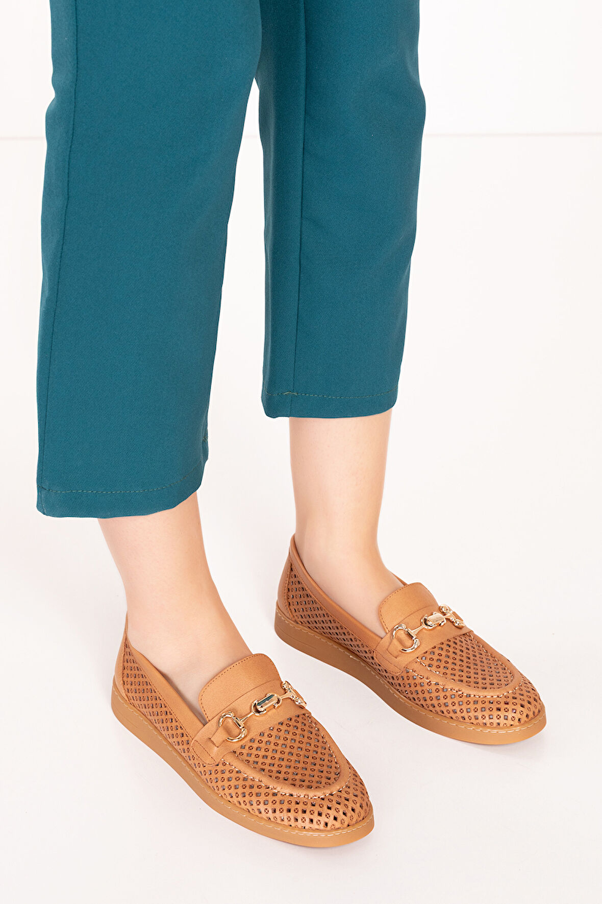 Gondol Kadın Hakiki Deri Yazlı Lazer Delikli Şık Loafer anl.2999 - Taba - 40