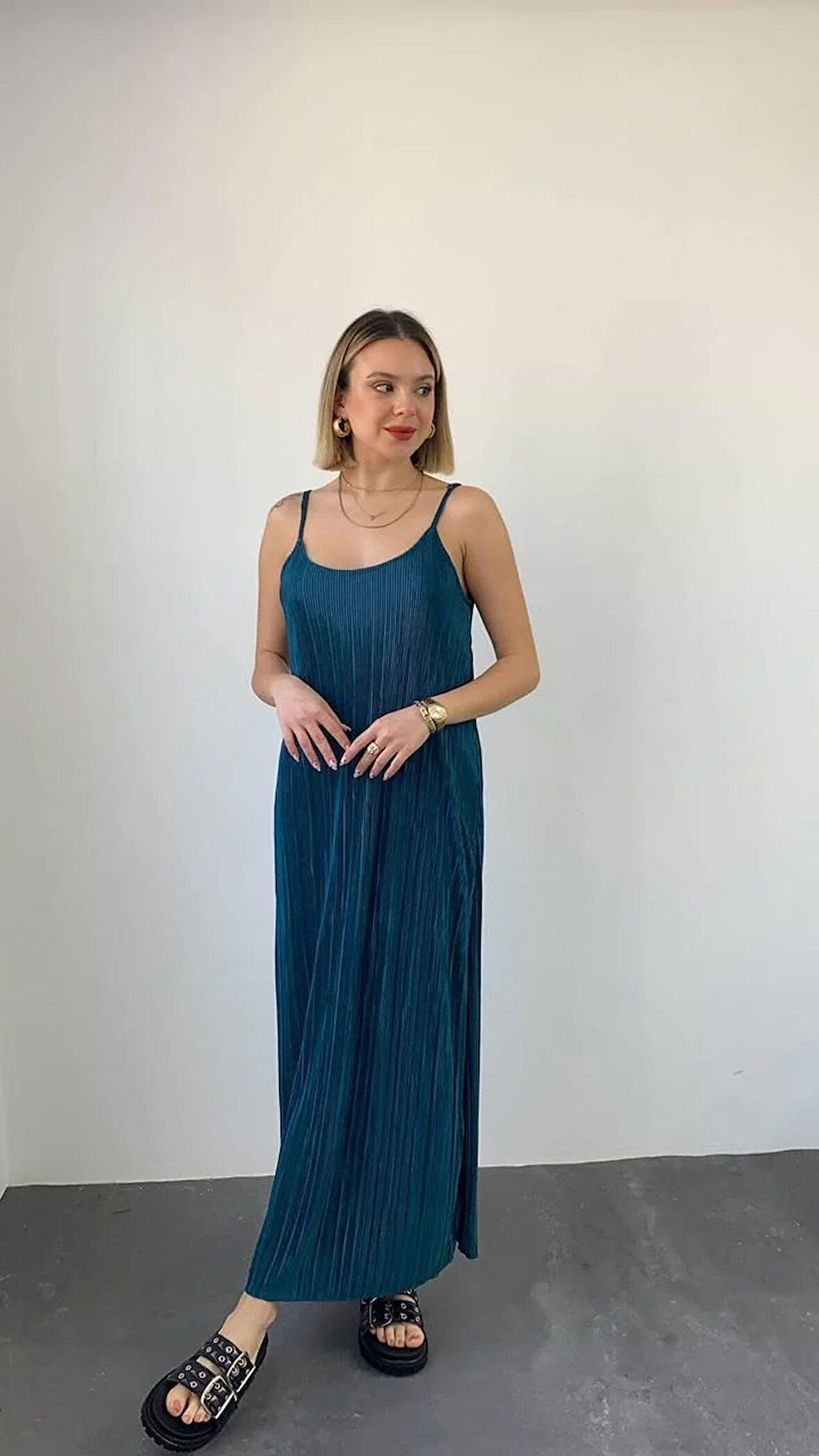 Askılı Piliseli Elbise 