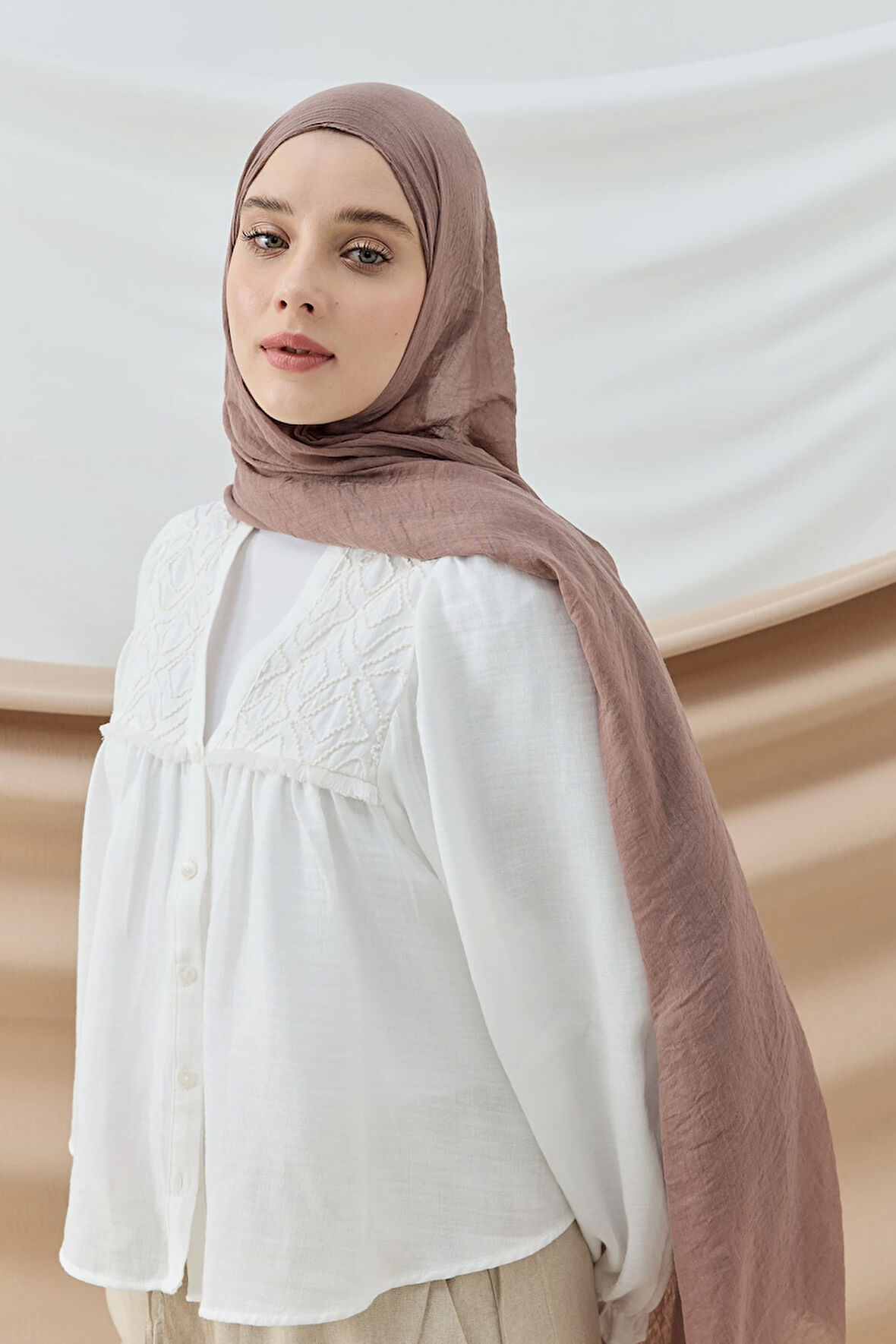 Aminenesil Modakaşmir İnce Pamuk Şal Tozlu Kahve Renk