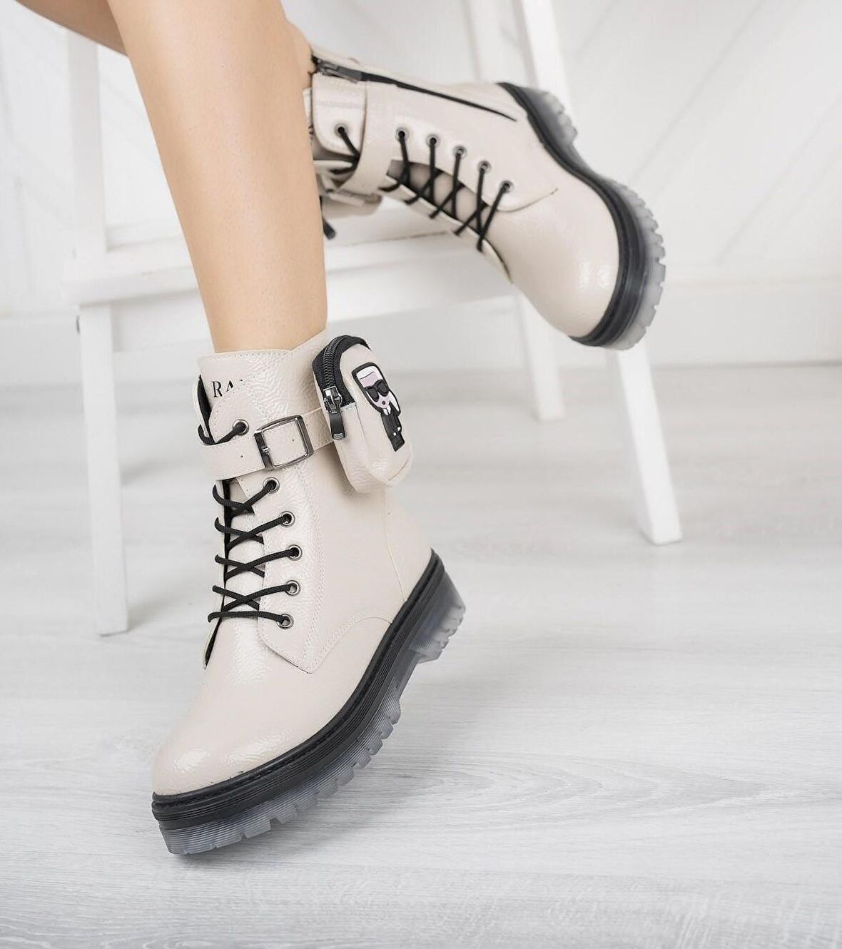 Krem Kırışık Rugan Fermuarlı Cep Detaylı Kız Çocuk Botu