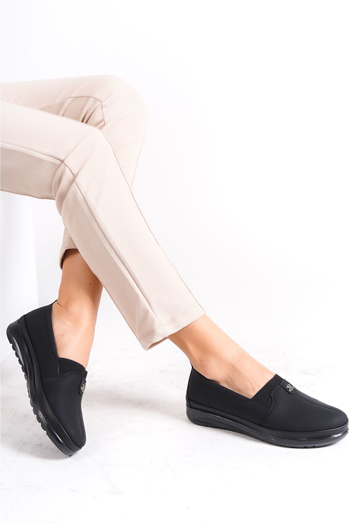 Linea Yumuşak Taban Rahat Günlük Kadın Siyah Ayakkabı
