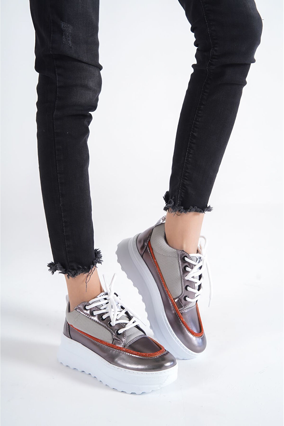 Metalik Gri Taşlı Kadın Spor Ayakkabı