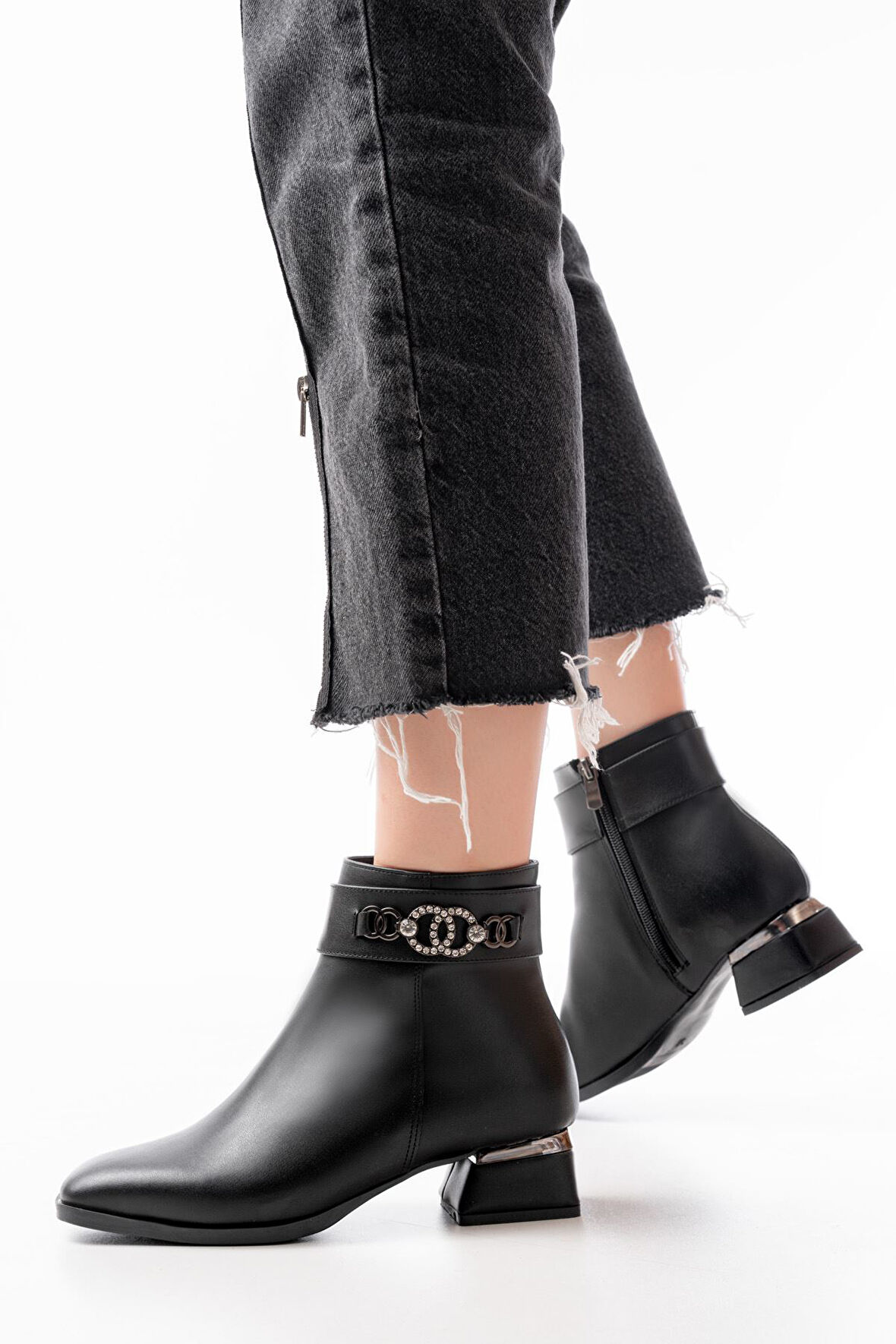  Siyah Toka Aksesuarlı Topuklu Fermuarlı Günlük Kadın Bot