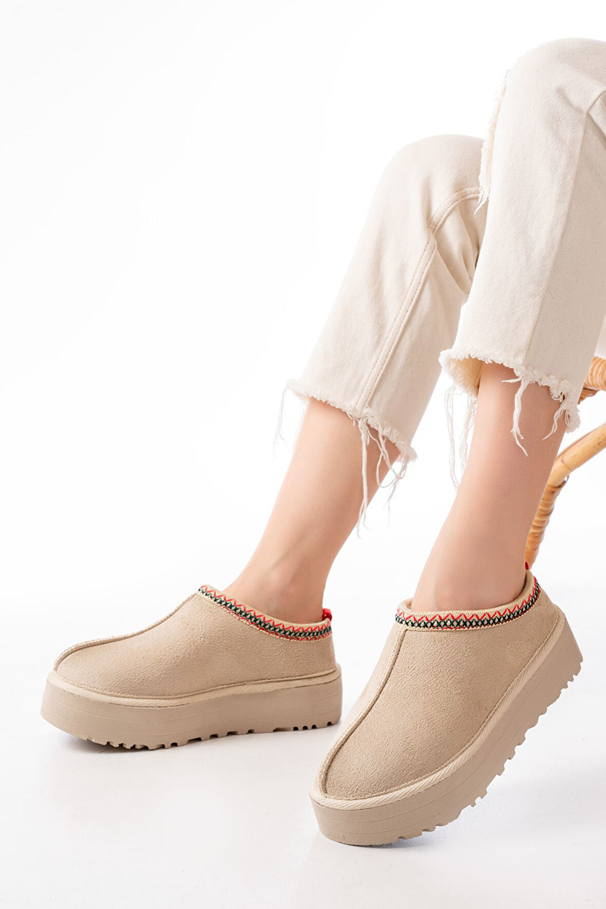 Bej Süet İçi Kürklü Kışlık Kapalı Burun Kadın Günlük Terlik