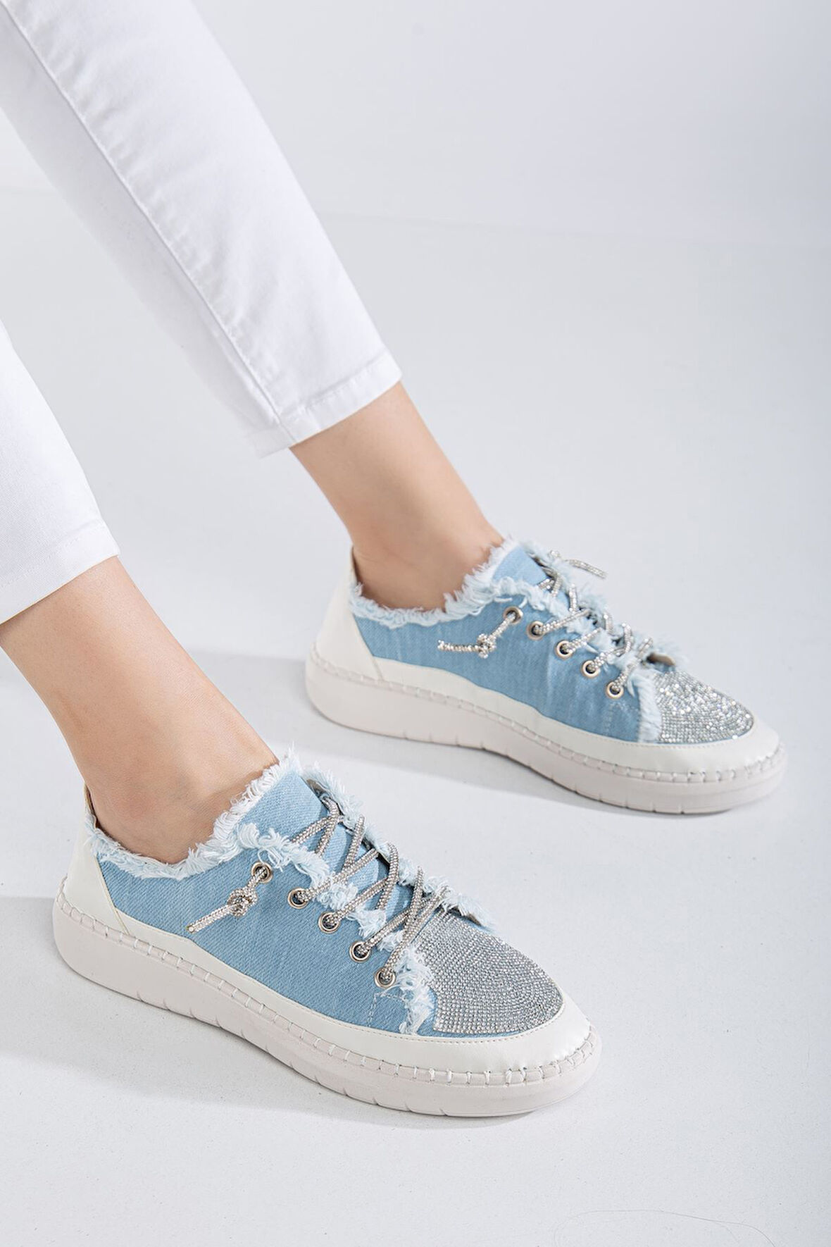 Neva Taşlı Düz Taban Kadın Bebe Mavisi Kot Sneakers