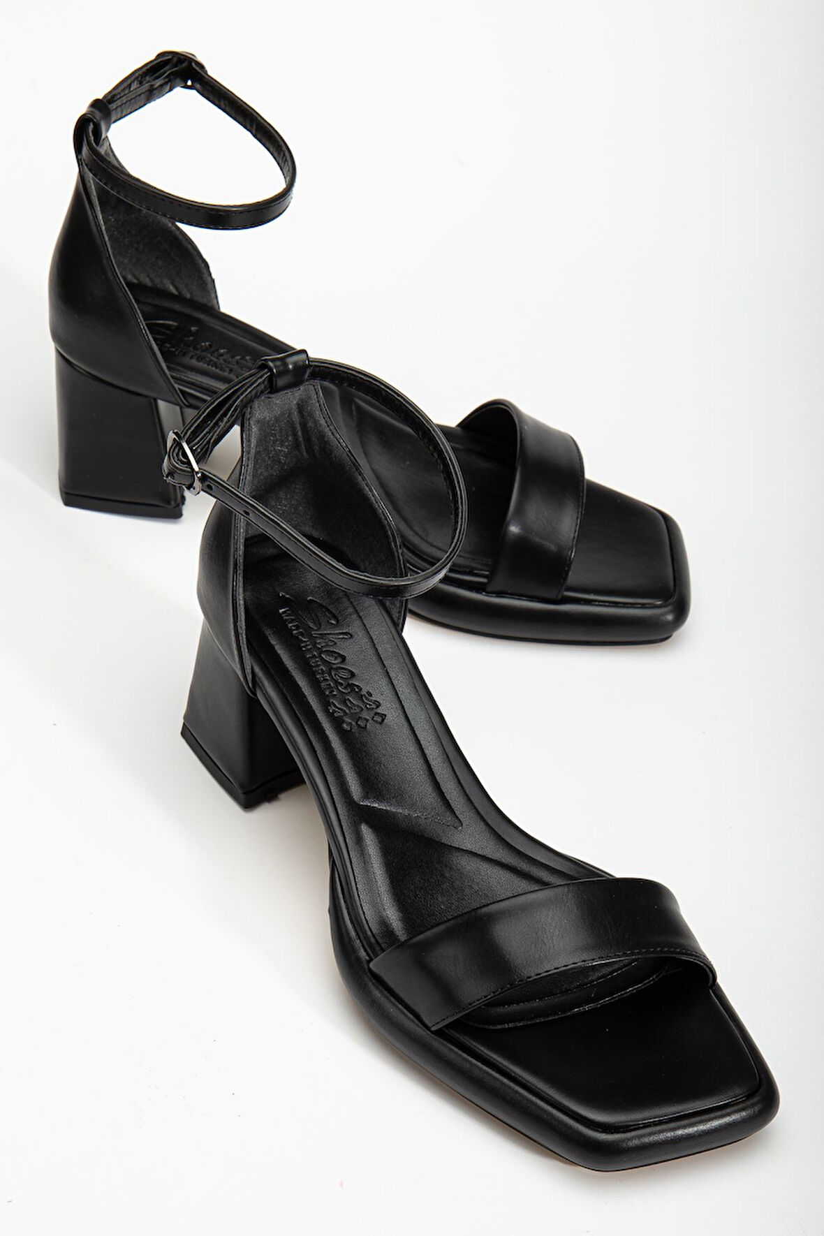 Suzi Siyah Cilt Platformlu Açık Burunlu Kalın Topuklu Ayakkabı