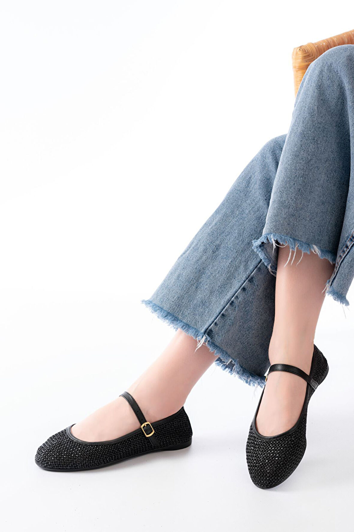 7432 Siyah Fileli Toka Detaylı Günlük Kadın Babet