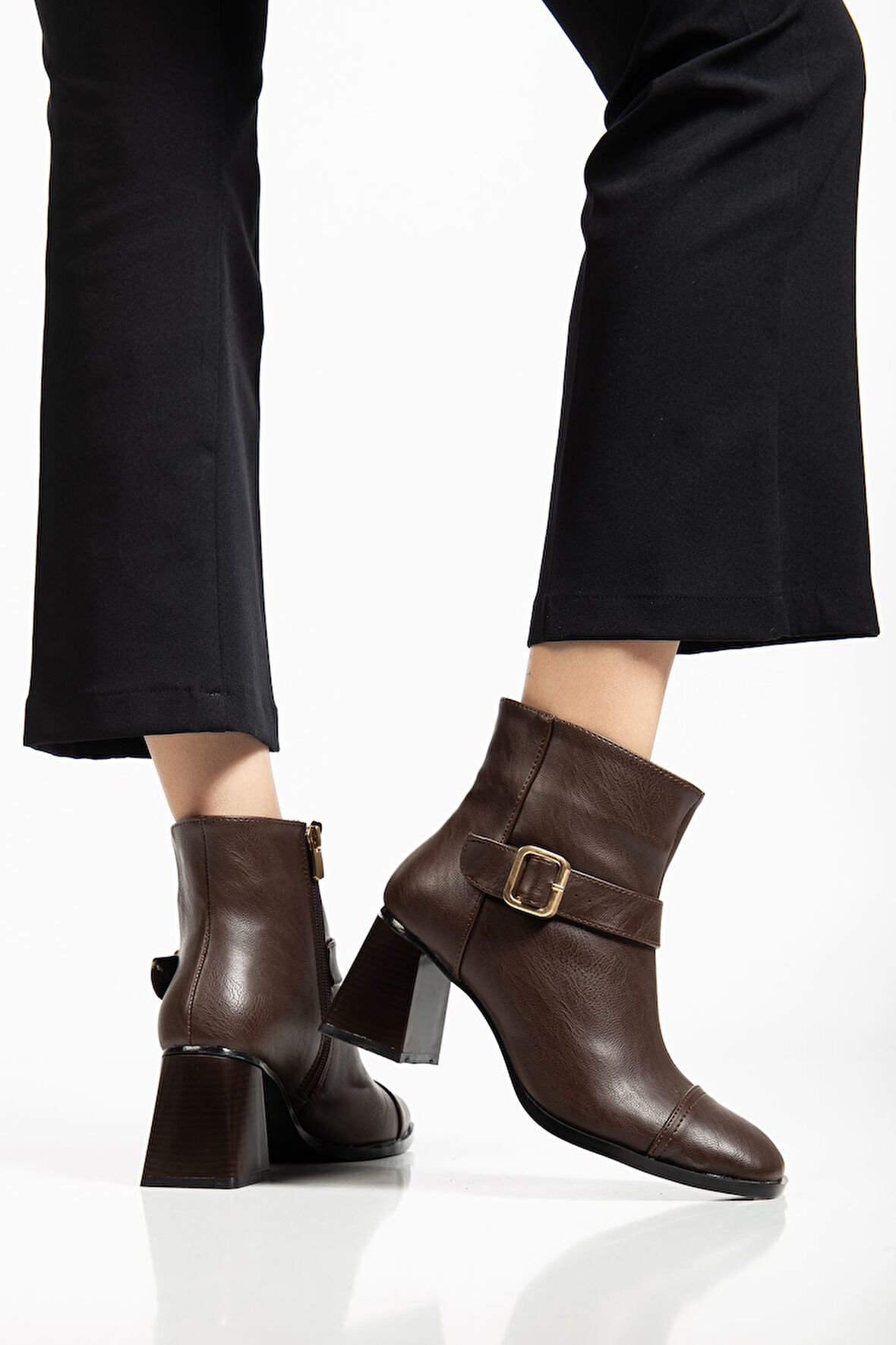 Kadın Kahverengi Küt Burun Tokalı Topuklu Bot