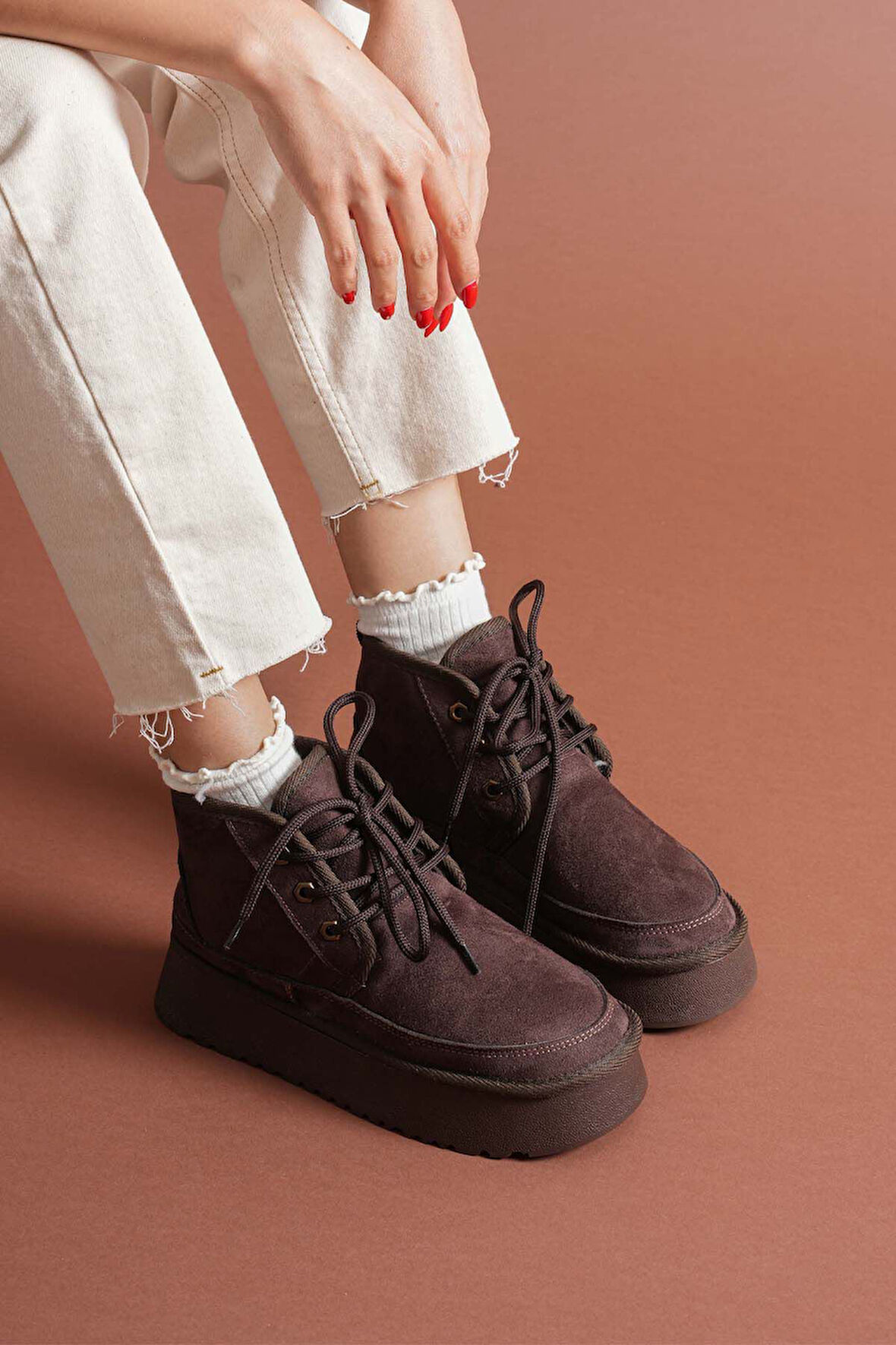 Venessa Kadın Mini Acı Kahve Süet Bağcıklı içi Tüylü Düz Taban Bot