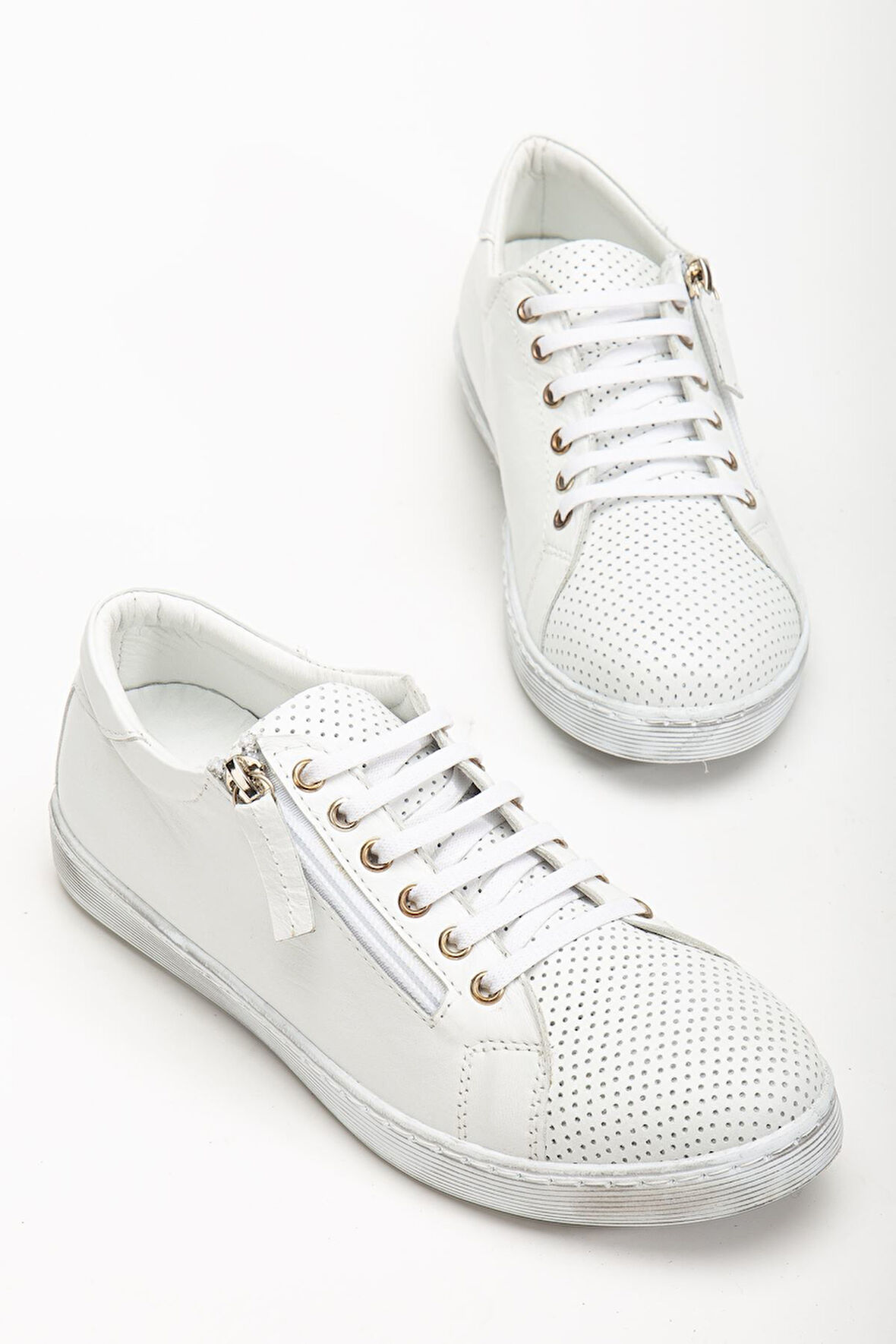 Kadın Beyaz Hakiki Deri Delikli Spor Ayakkabı