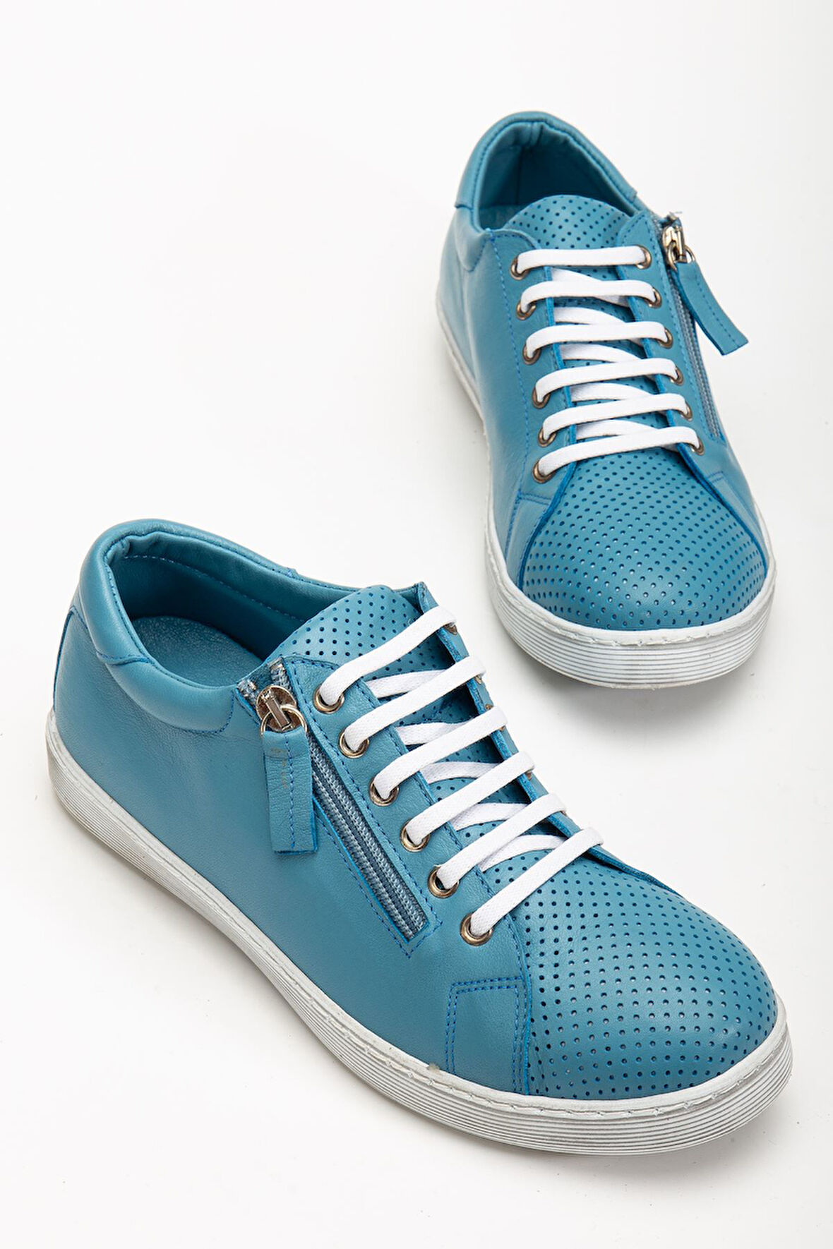 Kadın Mavi Hakiki Deri Delikli Spor Ayakkabı