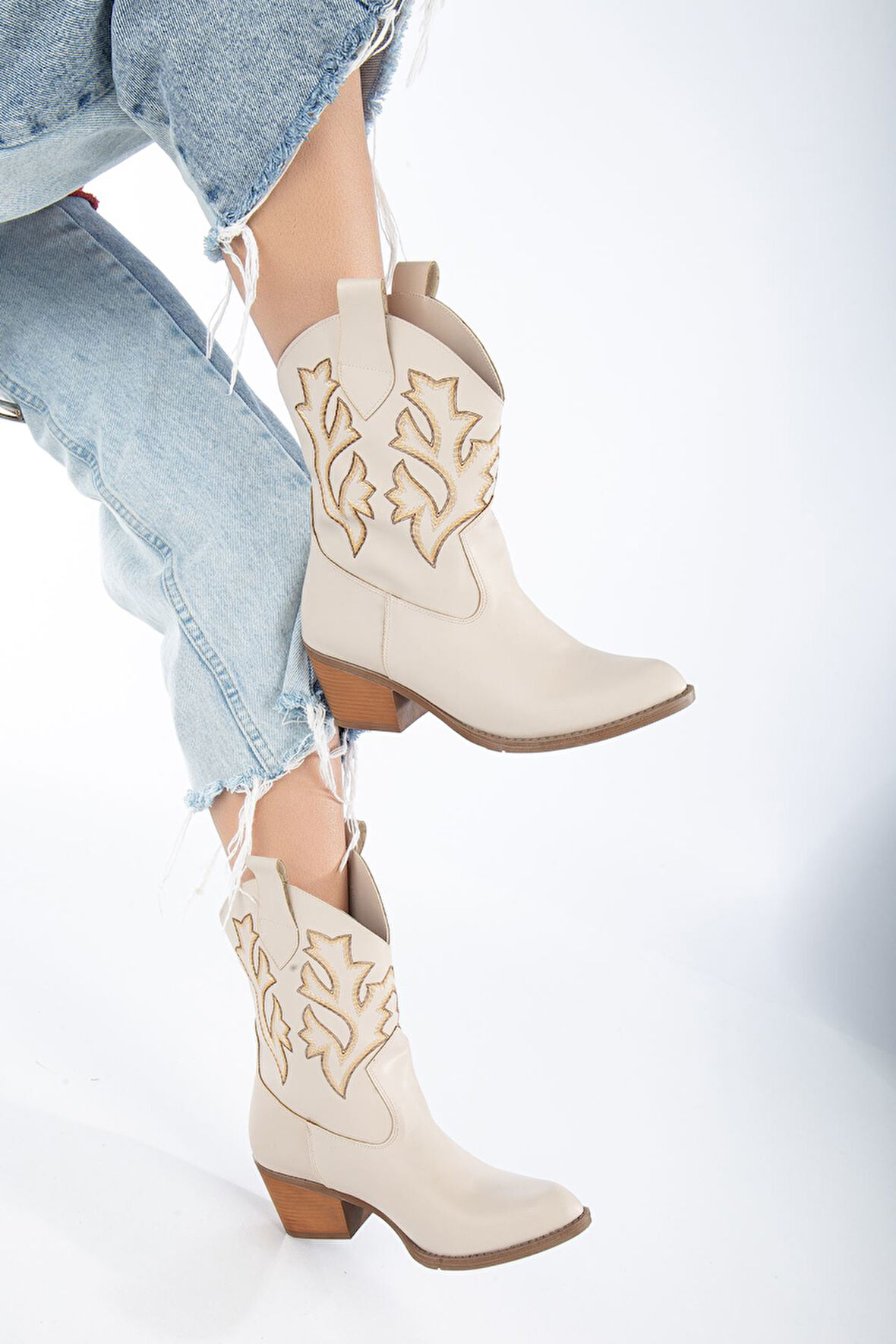 Norah Krem Cilt Topuklu Nakışlı Kovboy Bot