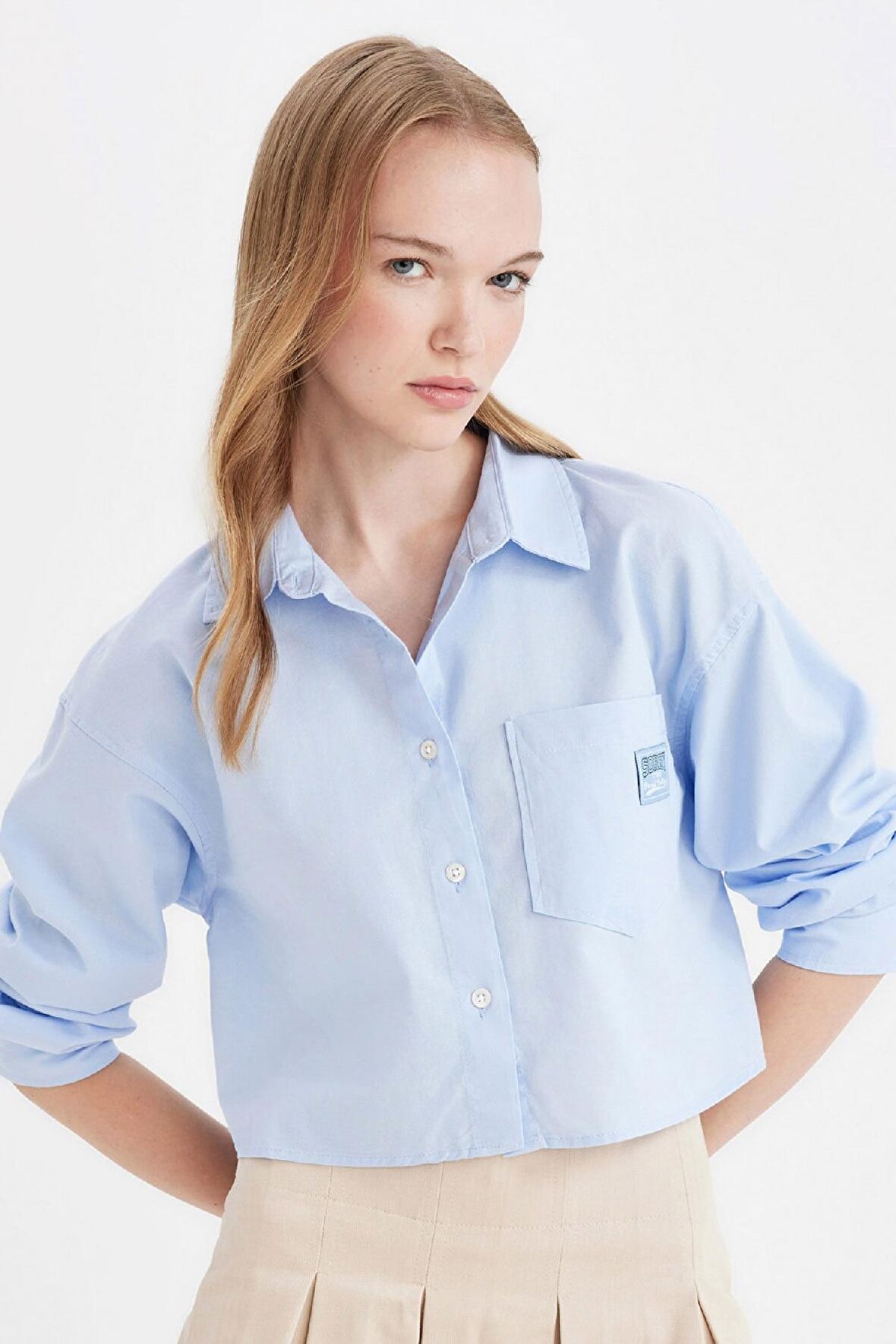 DeFacto Coool Oversize Geniş Kalıp Basic Düz Cepli Oxford Uzun Kollu Crop Gömlek D4031AX24AUBE551