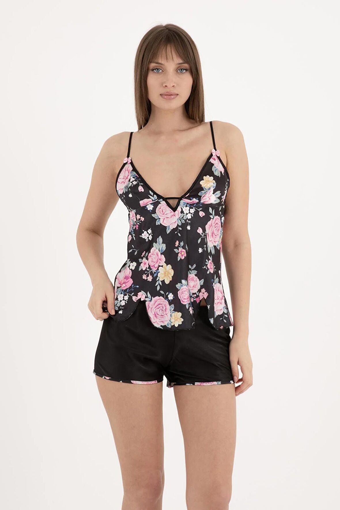 Çiçekli Siyah Askılı Kolsuz Saten Şortlu Pijama Takımı