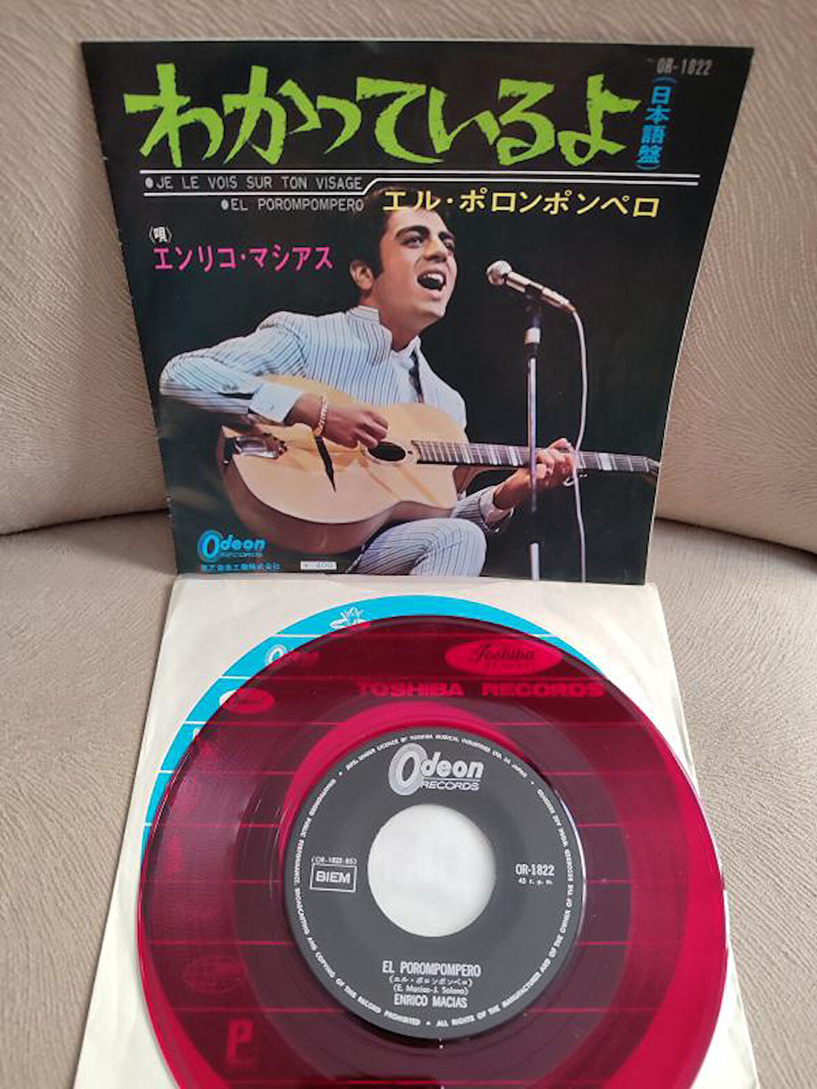 ENRICO MACIAS - Porompompero / Je Le Vois Sur Ton Visage 1967 Japonya Basım 45lik KIRMIZI Plak 2.el