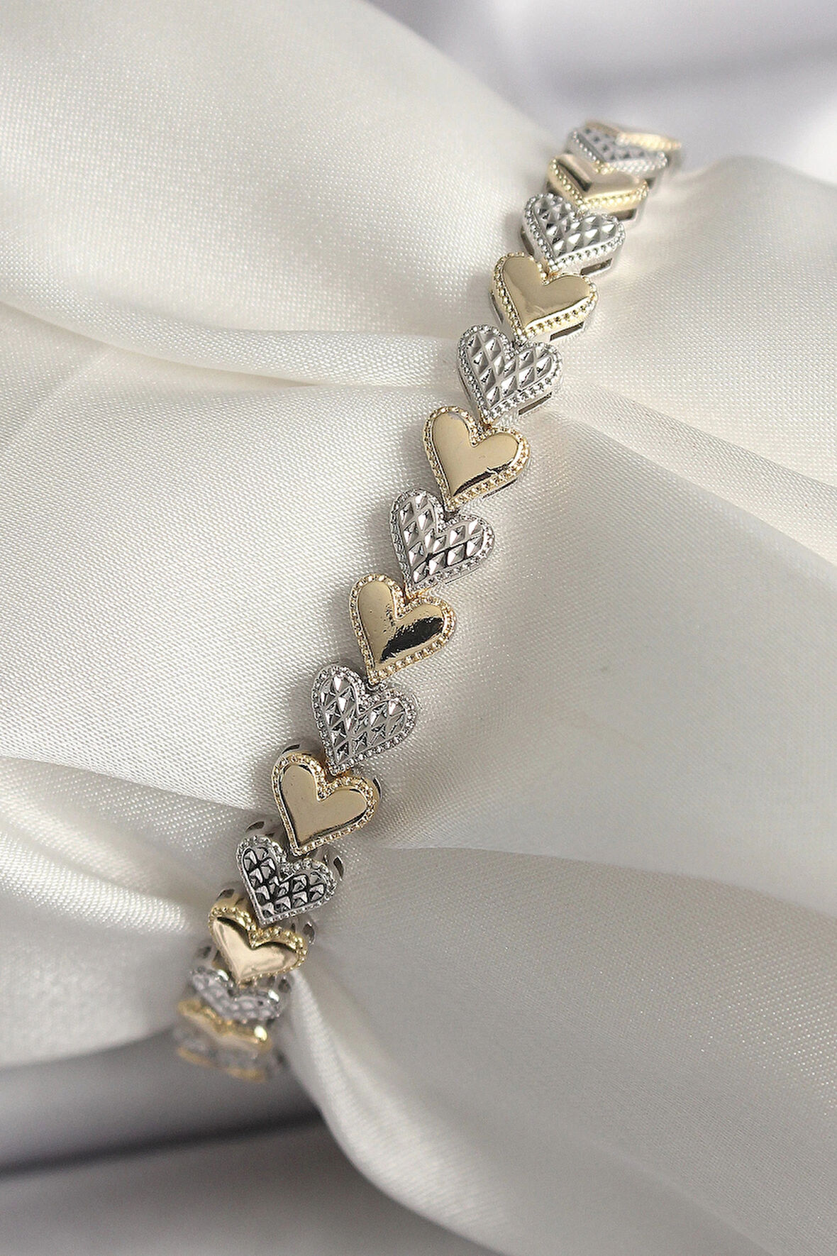 HEYF Pirinç Mix Renk Zirkon Taşlı Kalp Model VIP Seri Kadın Bileklik
