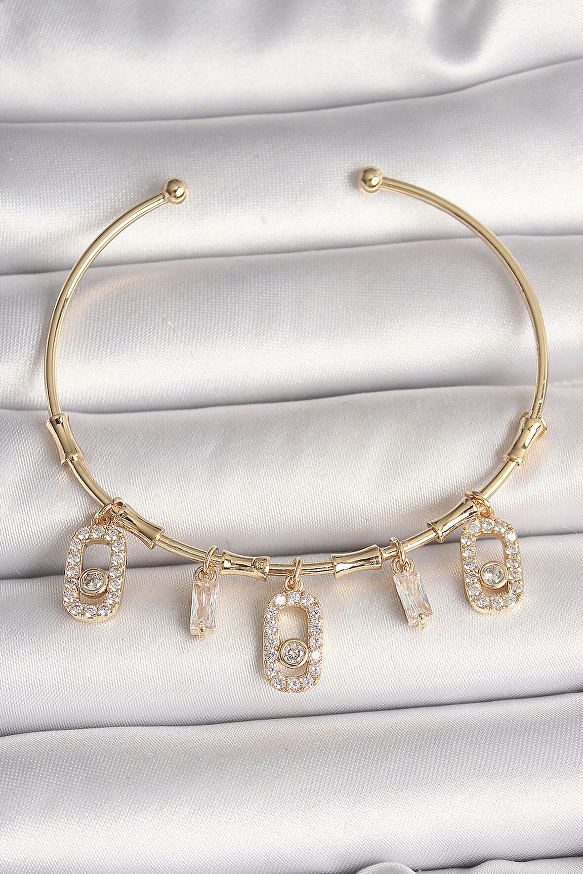 HEYF Pirinç Gold Renk Sallantı Zirkon Taşlı Messika Figür Charm Kadın Bileklik