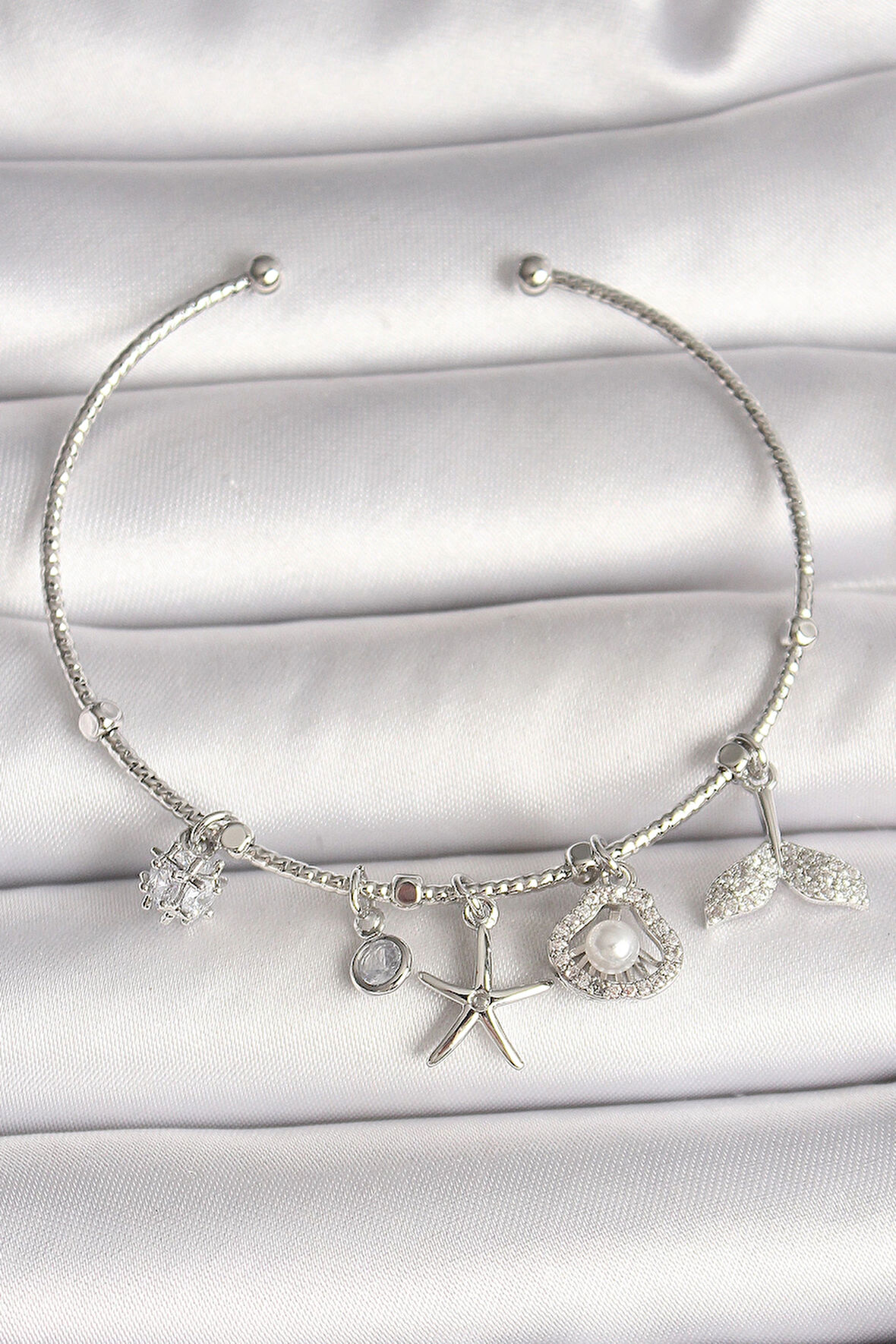 HEYF Pirinç Gümüş Renk Sallantı Zirkon Taşlı Deniz Yıldız Figür Balık Kuyruğu Detay Charm Kadın Bileklik