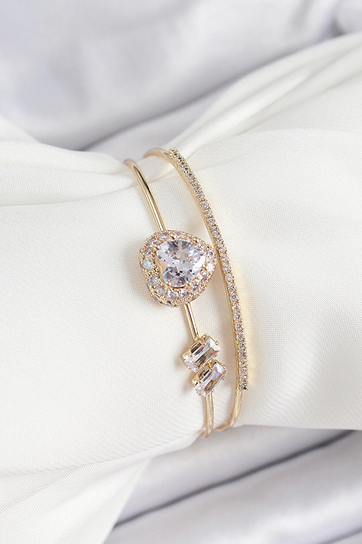 HEYF Pirinç Gold Renk Kalpli Zirkon Taşlı Kadın Bileklik