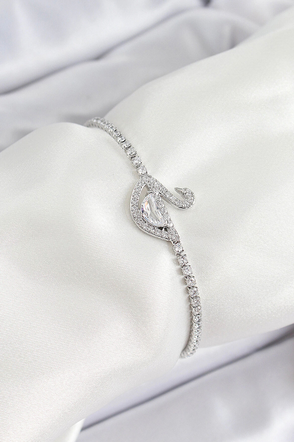 HEYF Pirinç Gümüş Renk Zirkon Taşlı Kuğu Model Kadın Bileklik